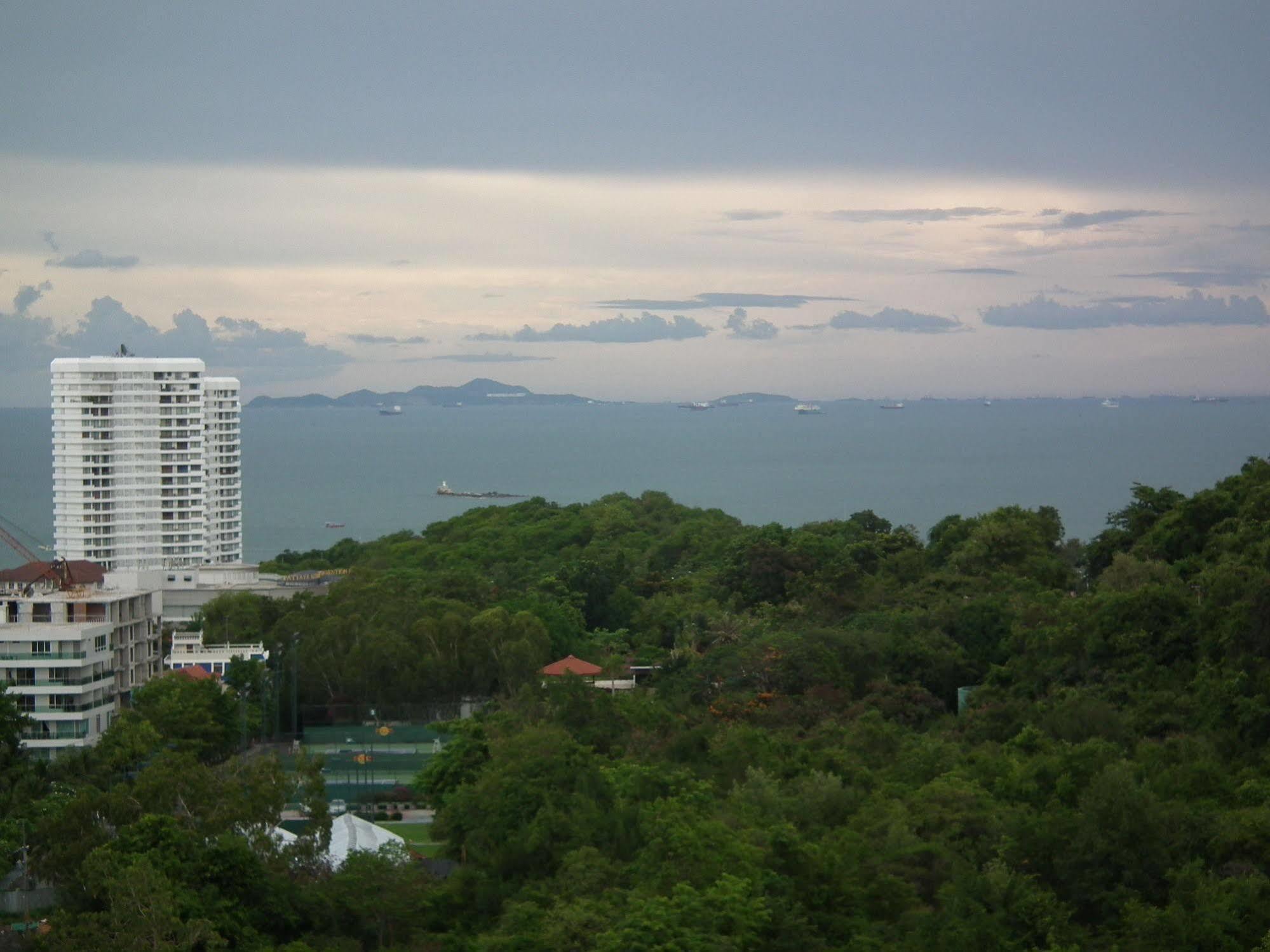 Abricole At Pattaya Hill Daire Dış mekan fotoğraf